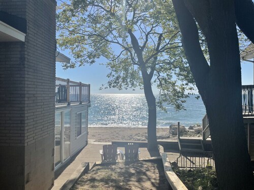 Sandside Lakehouse!  The Perfect Beach Retreat