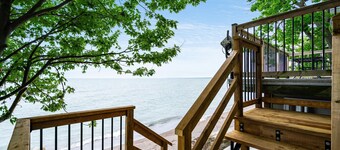 2 BR Point Pelee Lakehouse | Hot Tub and Beach