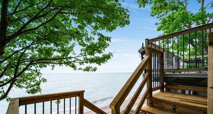 2 BR Point Pelee Lakehouse | Hot Tub and Beach
