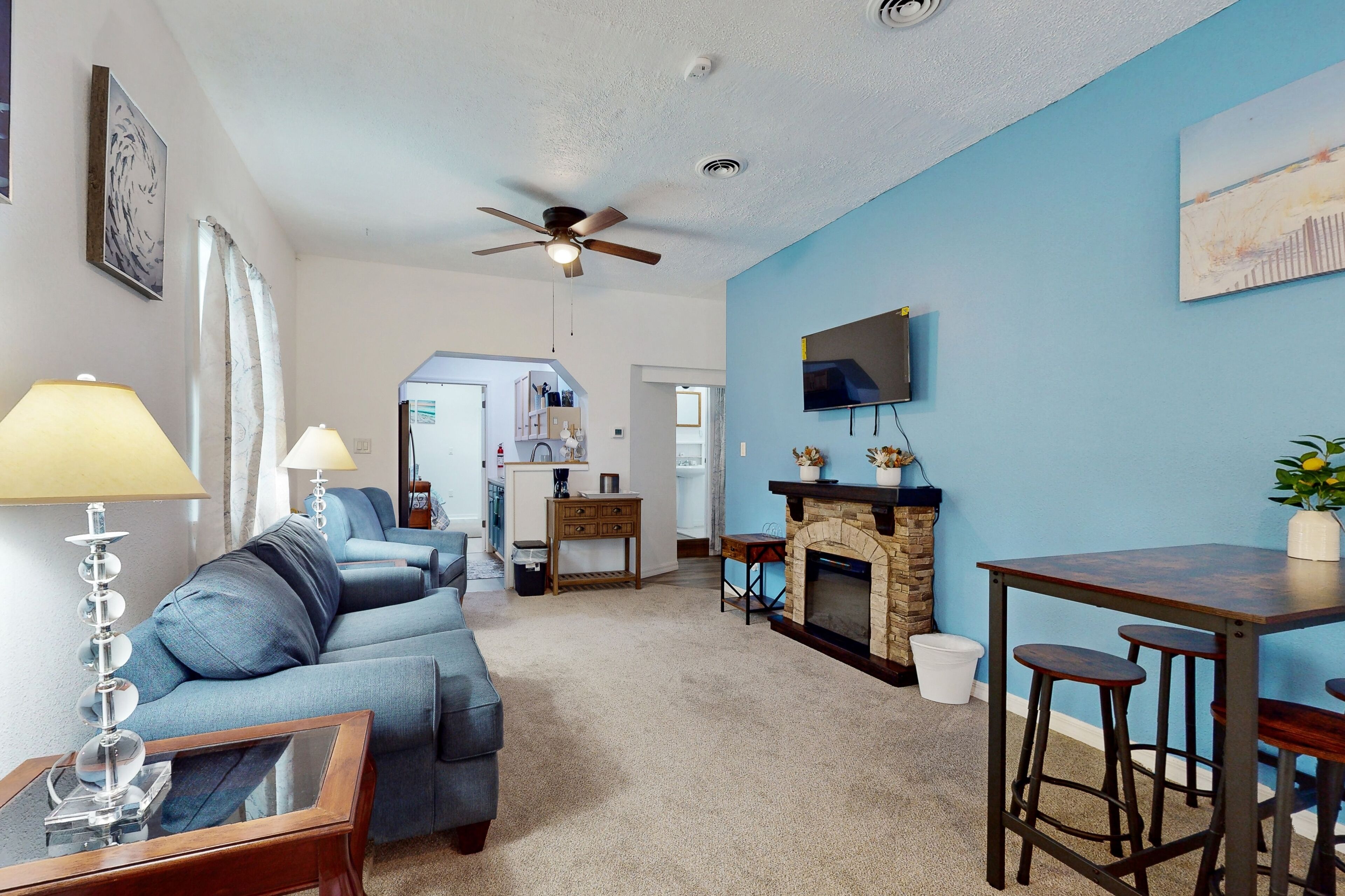 Charming Dog-Friendly Home Near The Beach