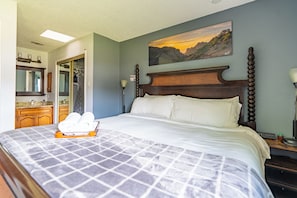 5 soveværelser, skrivebord, strygejern/strygebræt, weekendseng