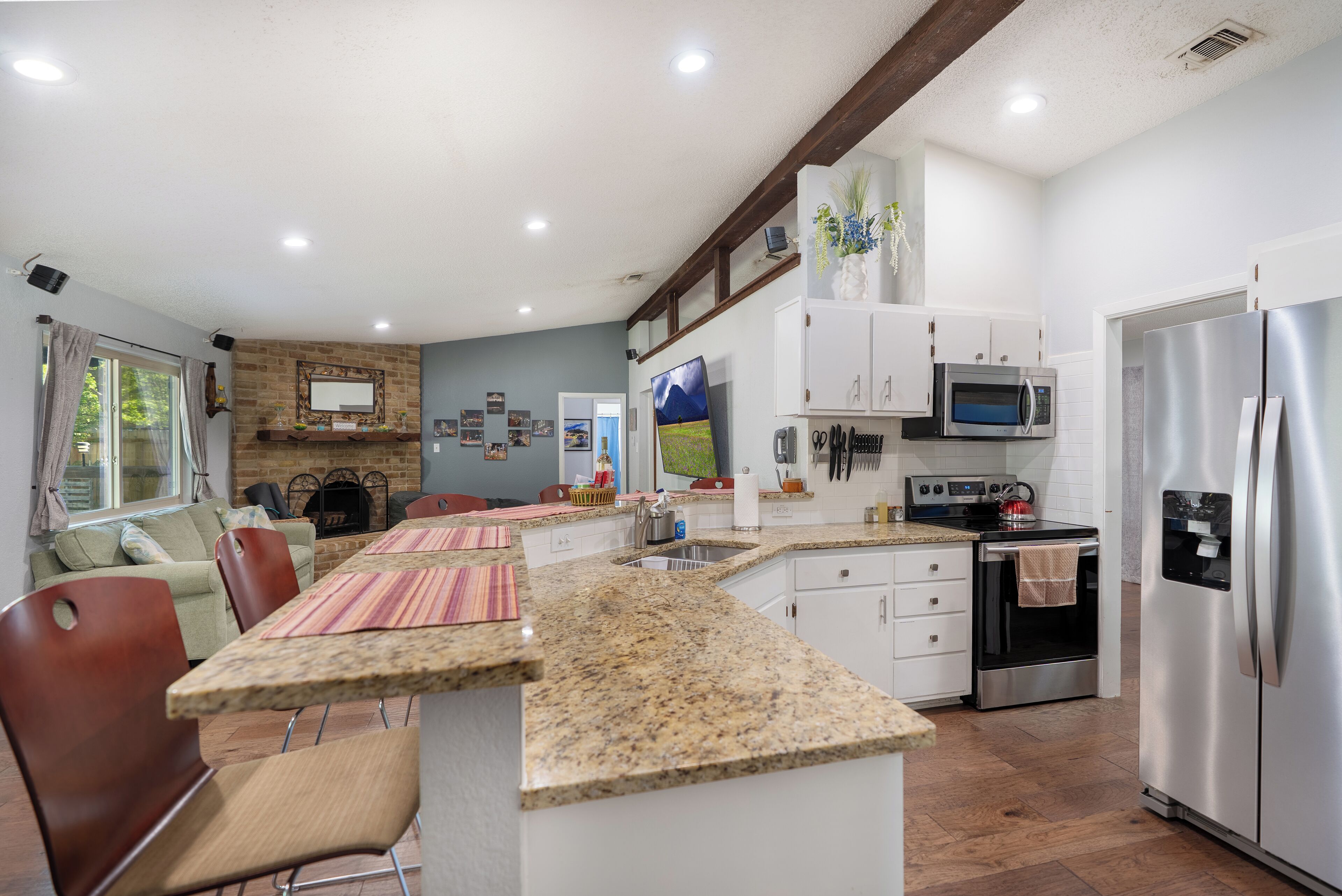 K øleskab, mikrobølgeovn, ovn, kogeplade