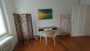 2 chambres, fer et planche à repasser, Wi-Fi, draps fournis