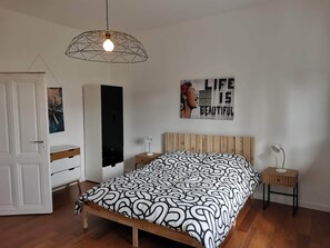 2 dormitoris, planxa i posts de planxar, wifi i roba de llit