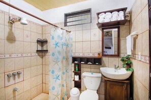 Shower - Hugitos House/ Costa Rica (Mirador)