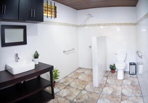 Shower - Hugitos House/ Costa Rica (Mirador)