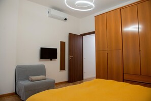 2 sovrum, skrivbord, strykjärn/strykbräda och wi-fi