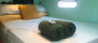 MAVERICK  2-bedroom SAILING N HOUSE boat in Pontal Paraty