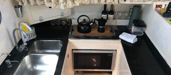 MAVERICK 2-bedroom SAILING N HOUSE boat in Pontal Paraty