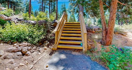 Cozy condo with pool/hot tub access, modern amenities, and WiFi