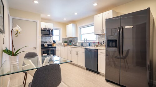 Unique Mid-Century Modern House - 4BD/3BA