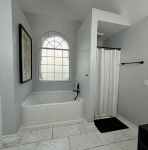 Hair dryer, towels, soap, shampoo - The Dreamy Dwelling (Pooler)