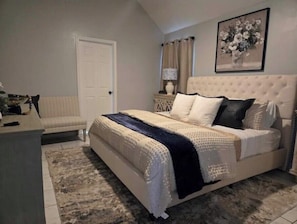 4 bedrooms, iron/ironing board, WiFi, bed sheets