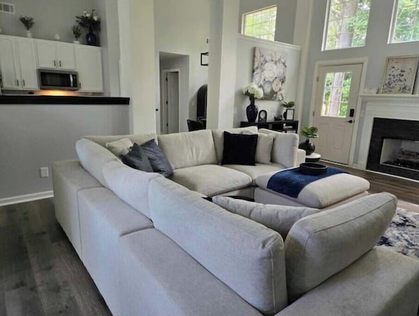 Smart TV, fireplace
