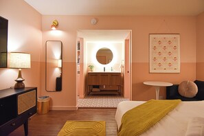 1 bedroom, desk, free WiFi, bed sheets