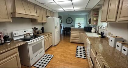 5 Acre Home Getaway fully Furnished. 2 stories w pickleball & bball lit court