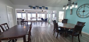 Dining - Spacious 5-bedroom house with a Bayfront view in Corpus Christi (Corpus Christi)
