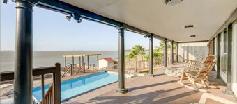 Spacious 5-bedroom house with a Bayfront view in Corpus Christi