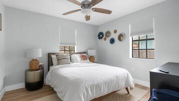 2 bedrooms, desk, travel cot, WiFi