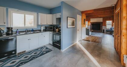 Large Cozy -2 floor, 2-bedroom condo with WiFi, Game Room, 5 Minutes to Stowe