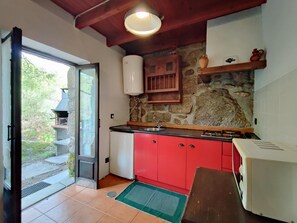 Fridge, microwave, oven, coffee/tea maker