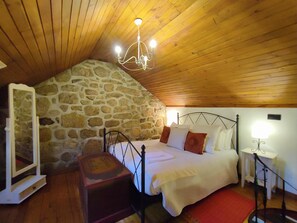 2 bedrooms, internet, bed sheets