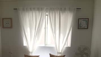 3 habitaciones, tabla de planchar con plancha, wifi y ropa de cama