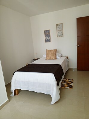 3 soverom, strykejern/-brett, wi-fi og sengetøy