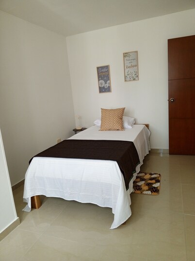 Comfortable Apartment ideal location b/sleeve furnished .RENT, we accept pets