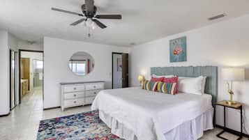 3 bedrooms, desk, iron/ironing board, free WiFi