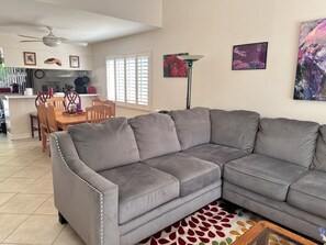 Living area - Golf and Pickle Ball Lovers Delight in this sunny Golf Course Palm Springs Condo (Palm Springs)