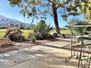 Property grounds - Golf and Pickle Ball Lovers Delight in this sunny Golf Course Palm Springs Condo (Palm Springs)