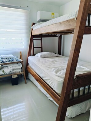 3 bedrooms, iron/ironing board, WiFi, bed sheets