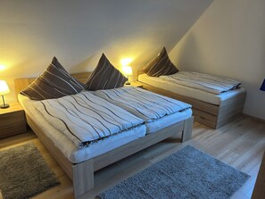 2 chambres, coffres-forts dans les chambres, fer et planche à repasser