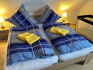 2 Schlafzimmer, Zimmersafe, Bügeleisen/Bügelbrett, Reisekinderbett