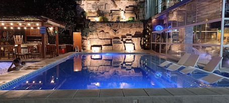 Indoor pool, 2 outdoor pools