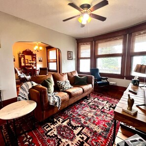 TV - Home away from home in Electric City (Scranton)