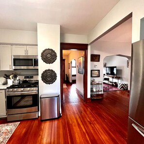 Fridge, microwave, oven, stovetop - Home away from home in Electric City (Scranton)