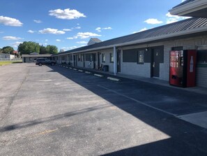 المنشأة من الخارج