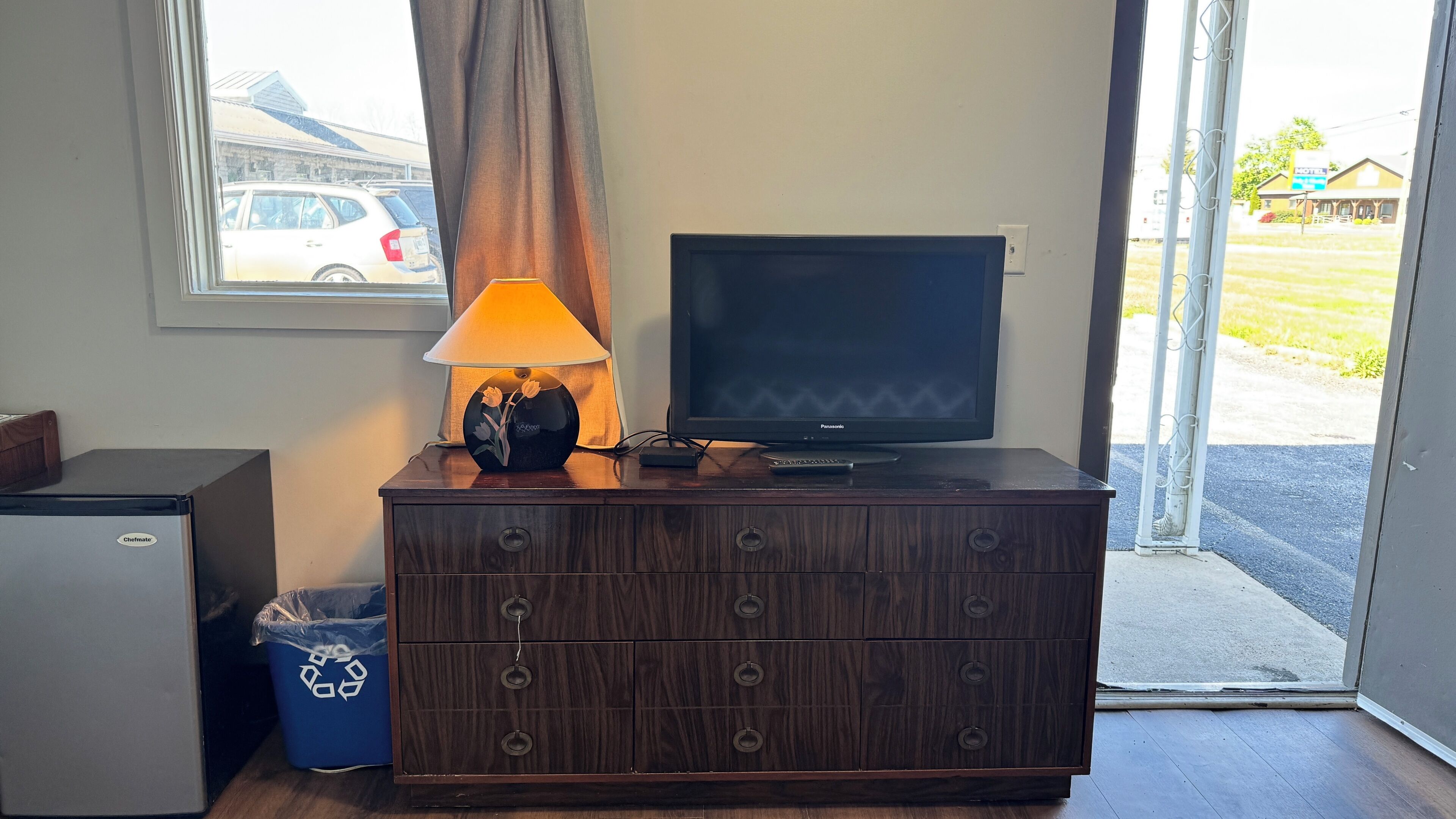 Room, 1 Queen Bed, Non Smoking | Free WiFi, bed sheets