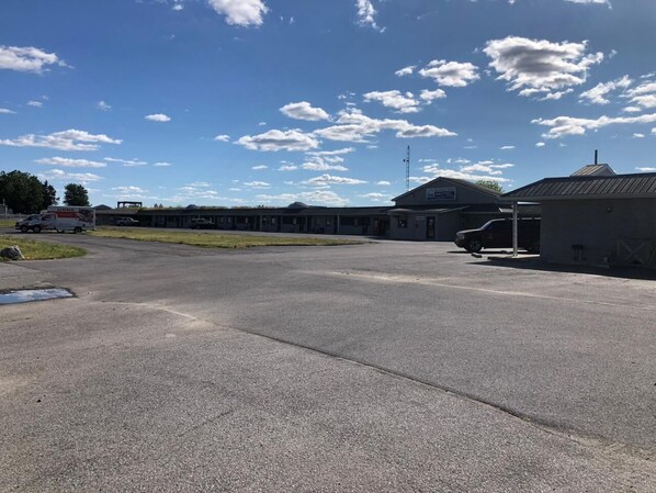 المنشأة من الخارج