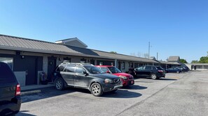 Ubetjent parkering (inkludert)