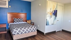 Room, 1 Queen Bed, Non Smoking | Free WiFi, bed sheets