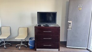 Room, 2 Queen Beds, Non Smoking | Free WiFi, bed sheets - Royal Inn Motel Chambersburg (Chambersburg)