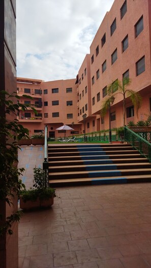 Property grounds - Apartment with pool/climate/wifi in city center. (Marrakech)