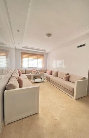 Smart TV - Apartment with pool/climate/wifi in city center. (Marrakech)