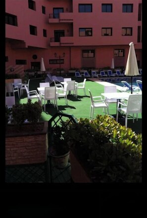 تناول الطعام بالخارج