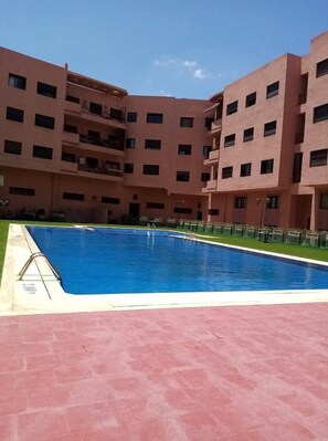 حمّام سباحة خارجي