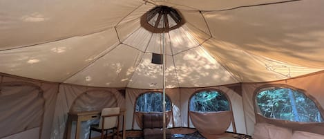 1 quarto, escrivaninha, Wi-Fi de cortesia, roupa de cama