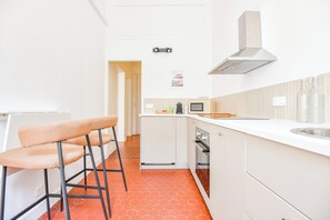 Fridge, microwave, oven, stovetop - Appart 2 ch - proche métro Périer et Vélodrome (Marseille)